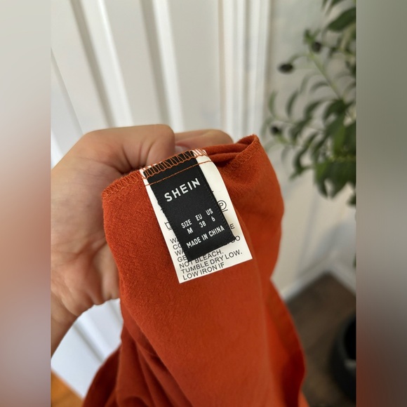 Adjustable SHEIN dress - Picture 2 of 4